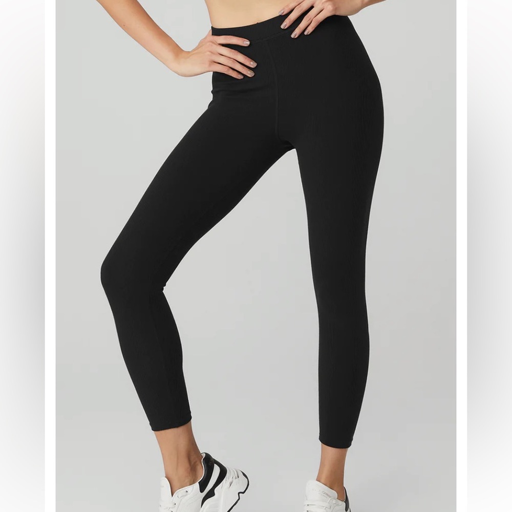 ALO Ribbed Cropped Leggings (Blissful?)
